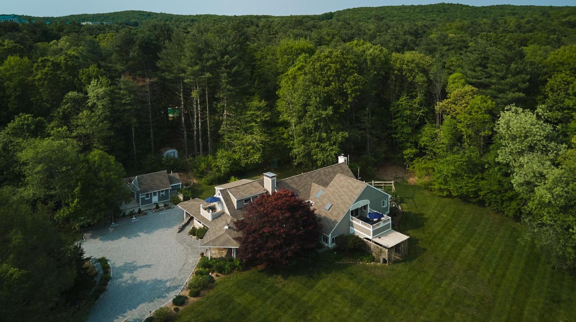 Abbey'S Lantern Hill Inn Ledyard Center Exterior photo