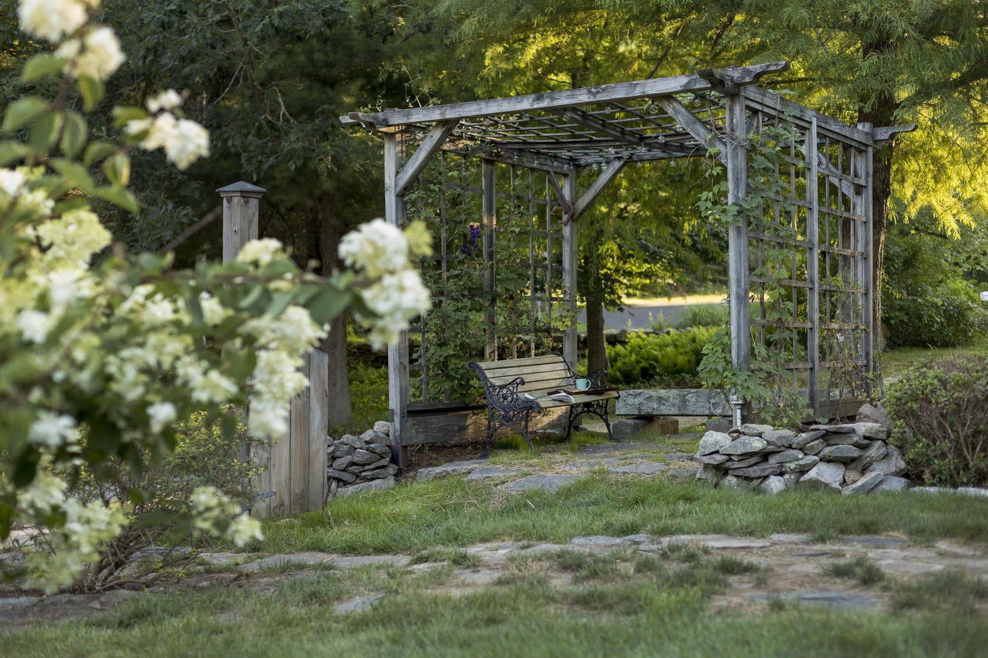 Abbey'S Lantern Hill Inn Ledyard Center Exterior photo